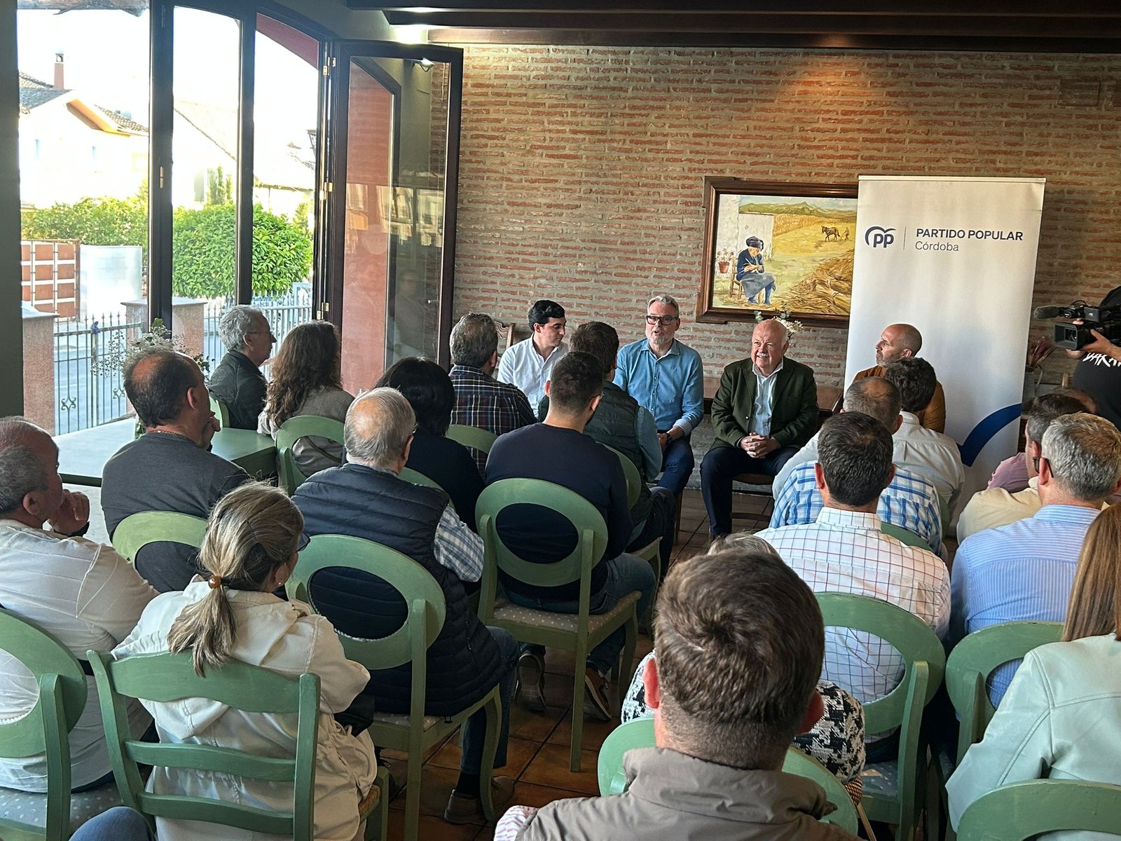 El PP refuerza su compromiso con las cofradías de Baena en un encuentro con el sector de la Semana Santa