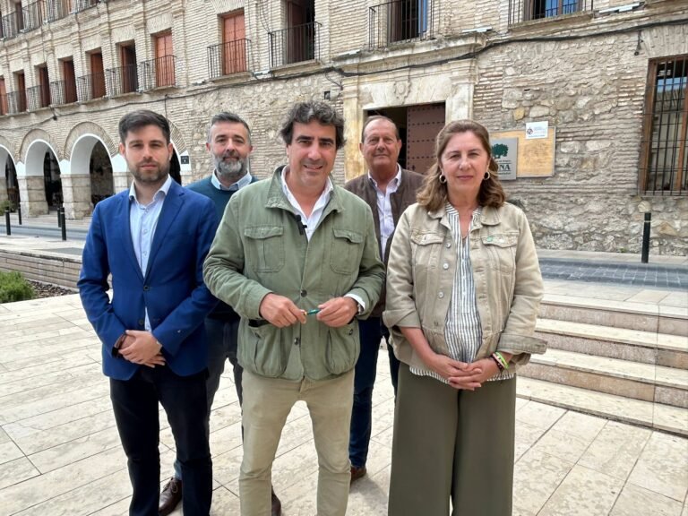 VOX vincula la despoblación de Baena con las políticas climáticas y reclama mayor apoyo al olivar