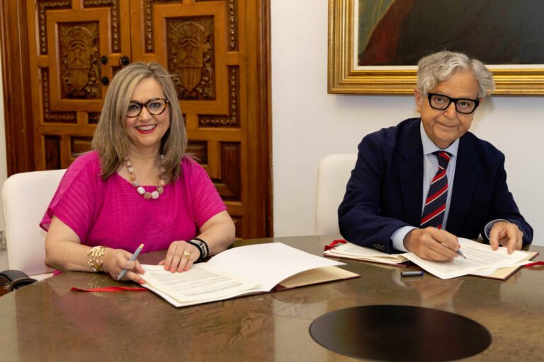 La Diputación y el Ayuntamiento de Baena firman un convenio de 720.000 euros para reforzar la gestión integral de residuos