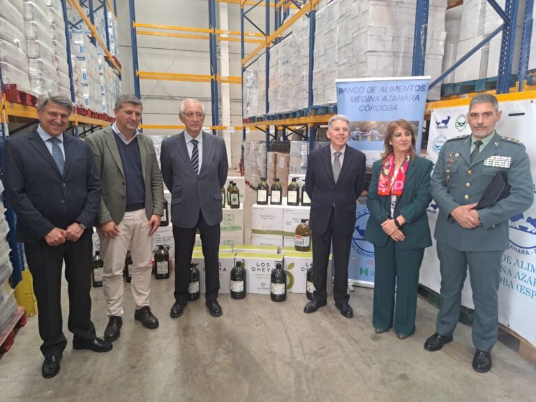Germán Baena participa en la transformación de aceituna recuperada para una donación solidaria al Banco de Alimentos