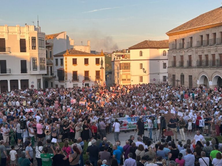 Más de un millar de personas dicen en Baena “no” a la macroplanta de biogás