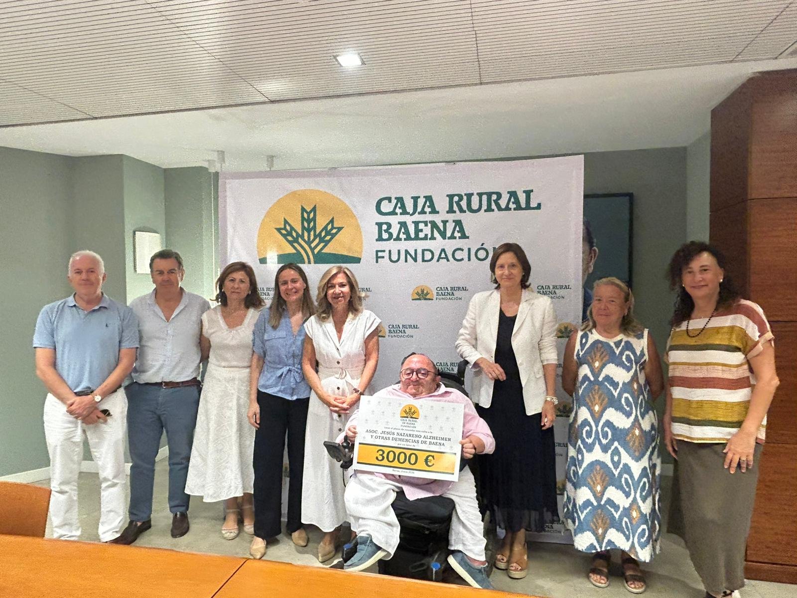 La Fundación de la Caja Rural entrega 3.000 euros a la Asociación del Alzheimer como nuevo compromiso de colaboración