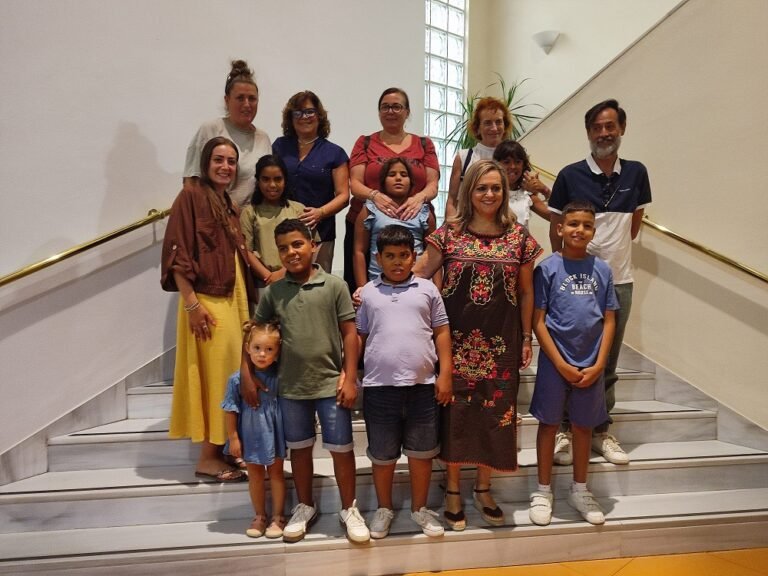 El Ayuntamiento de Baena recibe a los niños saharauis y las familias de acogida del programa ‘Vacaciones en Paz’