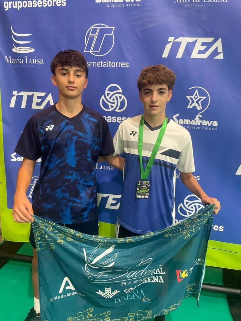 Bádminton, triatlón y media legua dejan nuevos éxitos para el deporte baenense