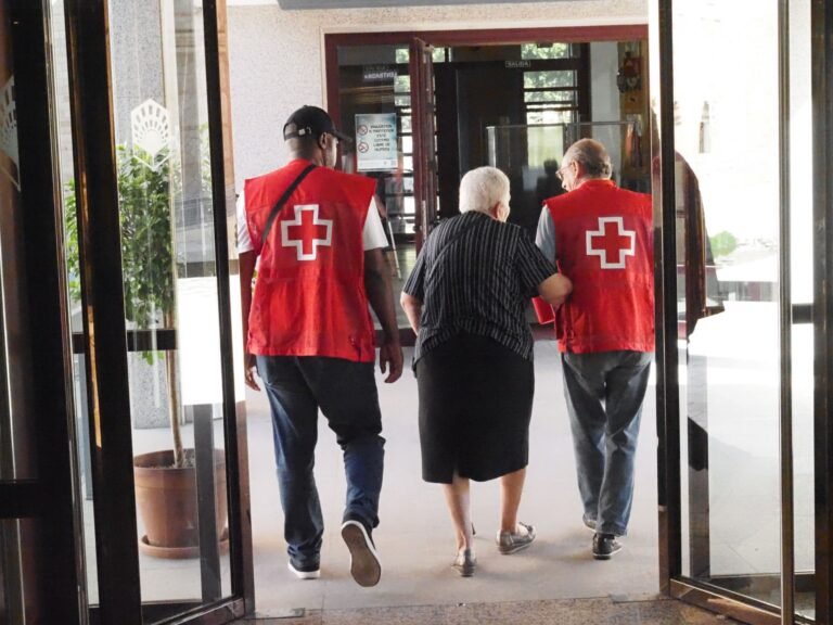 Cruz Roja refuerza en Baena su apoyo a las personas mayores frente a la soledad y el aislamiento
