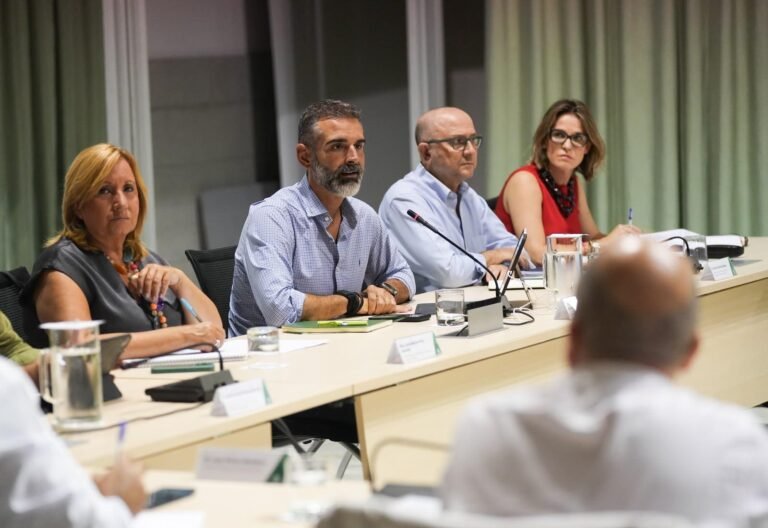 La Junta refuerza el diálogo con sindicatos y patronal para afrontar los retos del sector agroalimentario en la nueva legislatura
