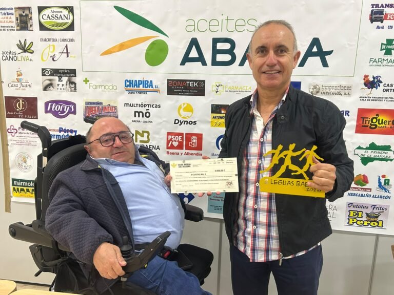 El Club Media Legua entrega 4.000 euros a la Asociación del Alzheimer de Baena con lo recaudado en las ‘2 Leguas’