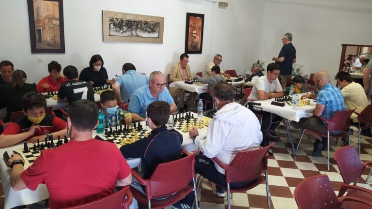 El V Torneo de Ajedrez del Centro Municipal de Mayores de Baena roza el pleno de participantes