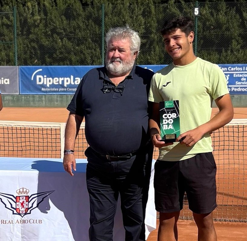 El tenista cadete Alberto Mora se proclama campeón provincial absoluto