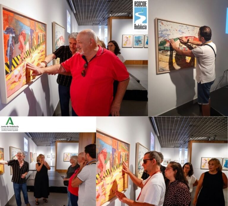 Una visita inclusiva acerca la obra de Pepe Cañete a tres personas sordociegas